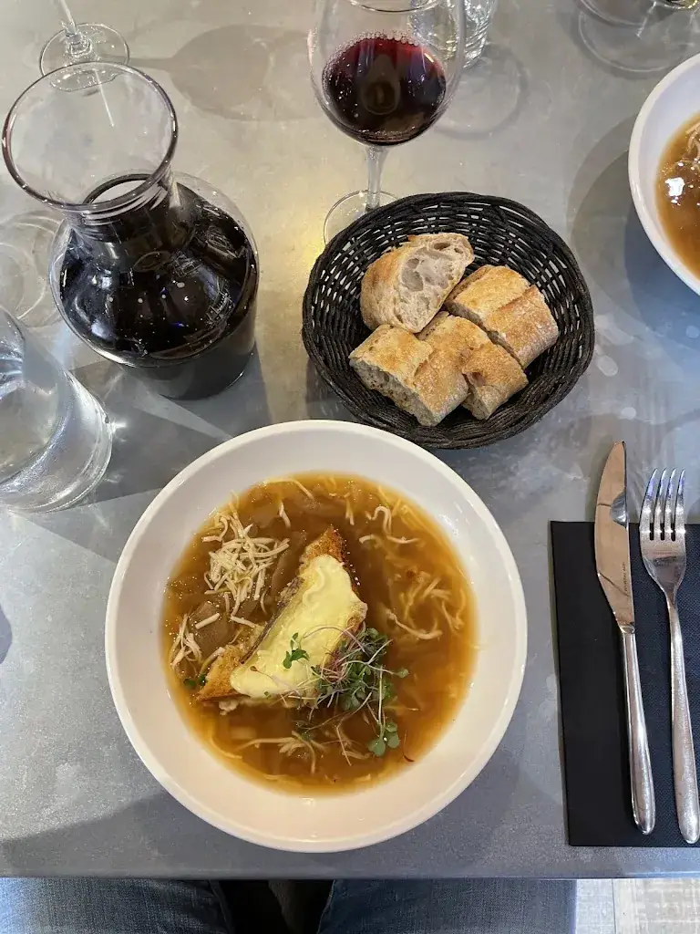 WJ Tuinstra_Le LB_Soulac-sur-Mer_review