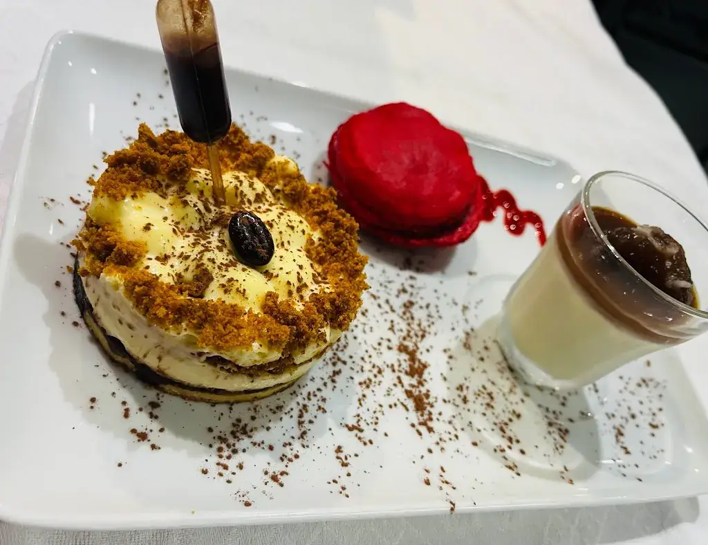 LÉONTINE_Léon_slider_image_2