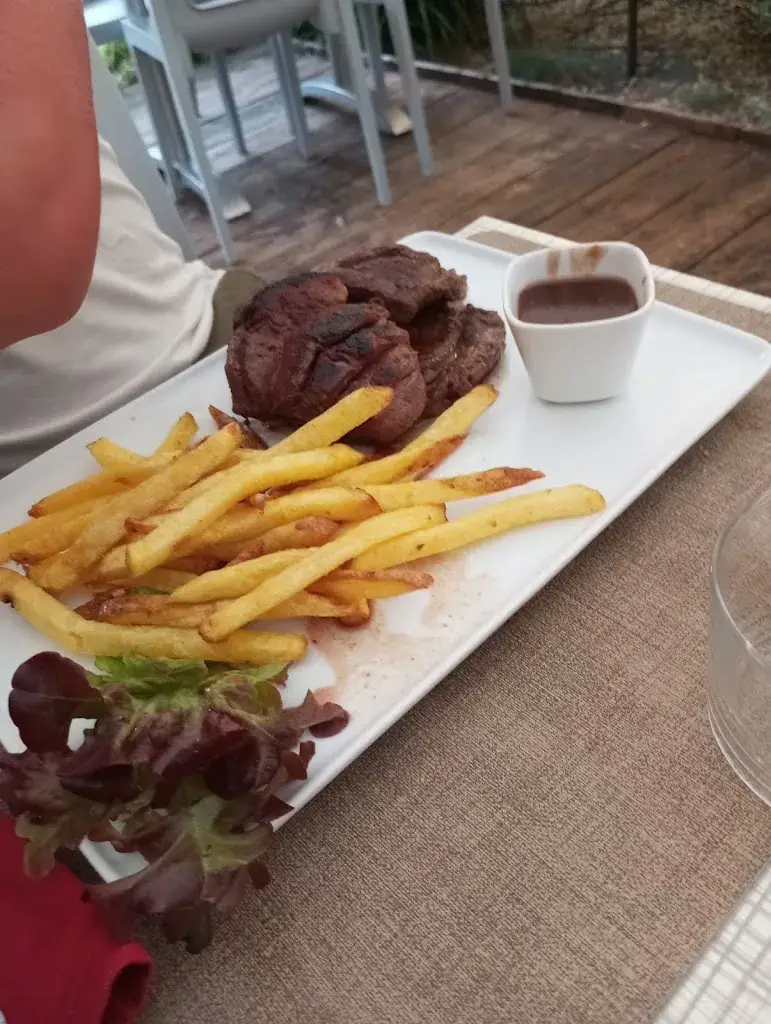 LÉONTINE_Léon_slider_image_3