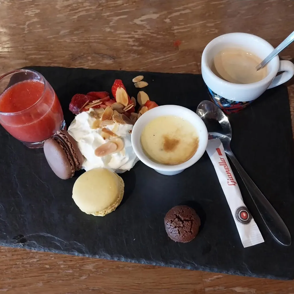 Le Comptoir - Brasserie_Peintures_slider_image_2