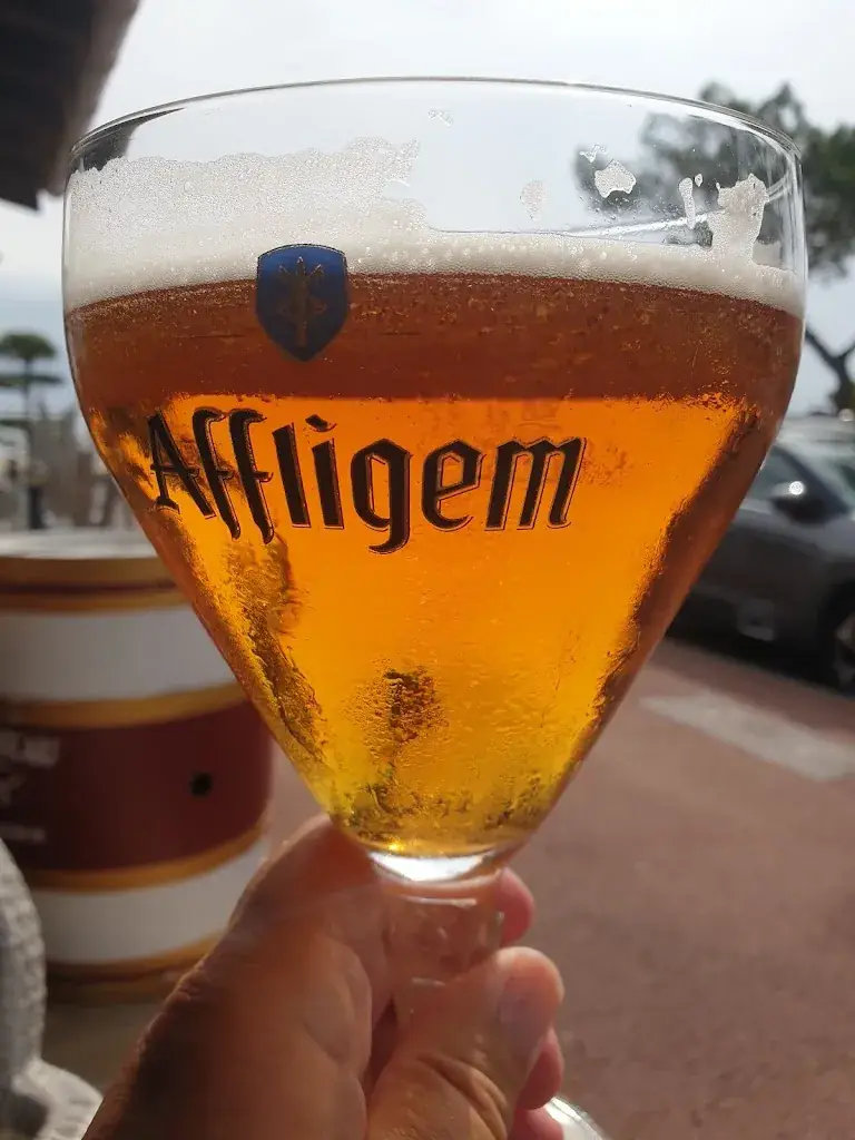 Emil Janson_La Paillotte_Mathes_review