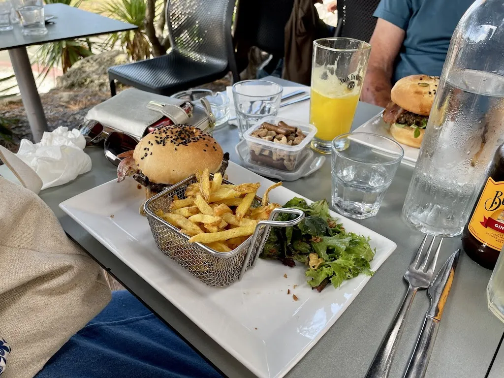 Dave Roberts_Bar Restaurant Le Golfy - Port de La Palmyre_Mathes_review