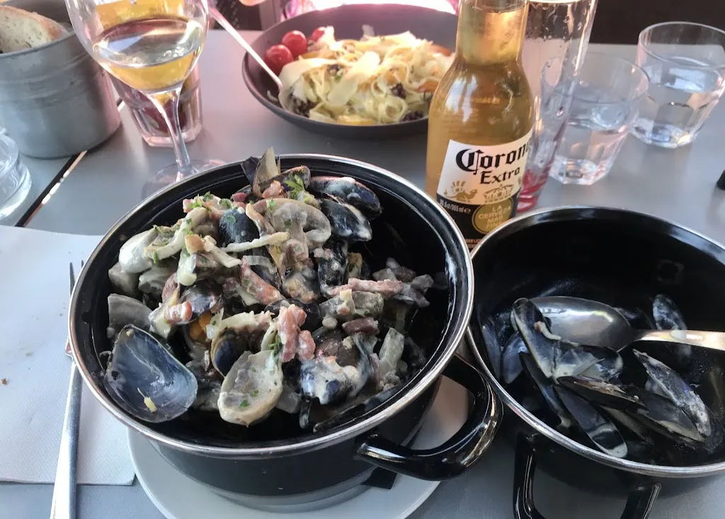 Adam Glegg_Bar Restaurant Le Golfy - Port de La Palmyre_Mathes_review