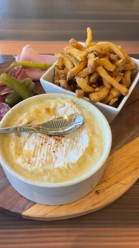 Le Tivoli_Mathes_slider_image_2