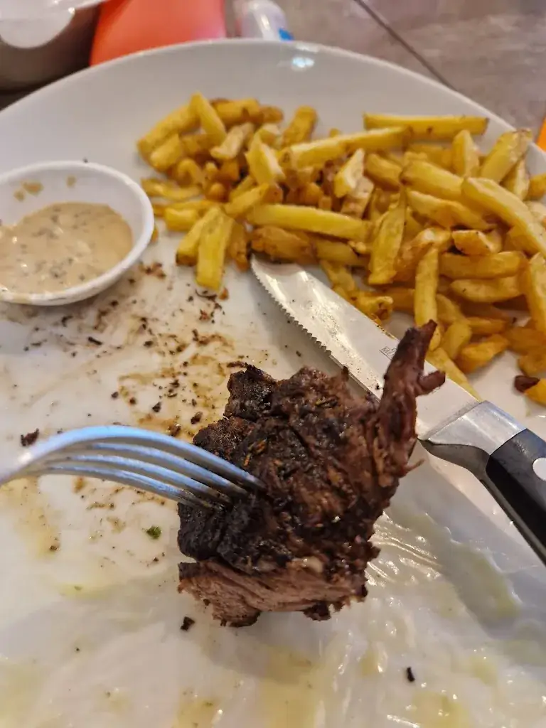 Stephen Jackson_La Cabane_Mathes_review