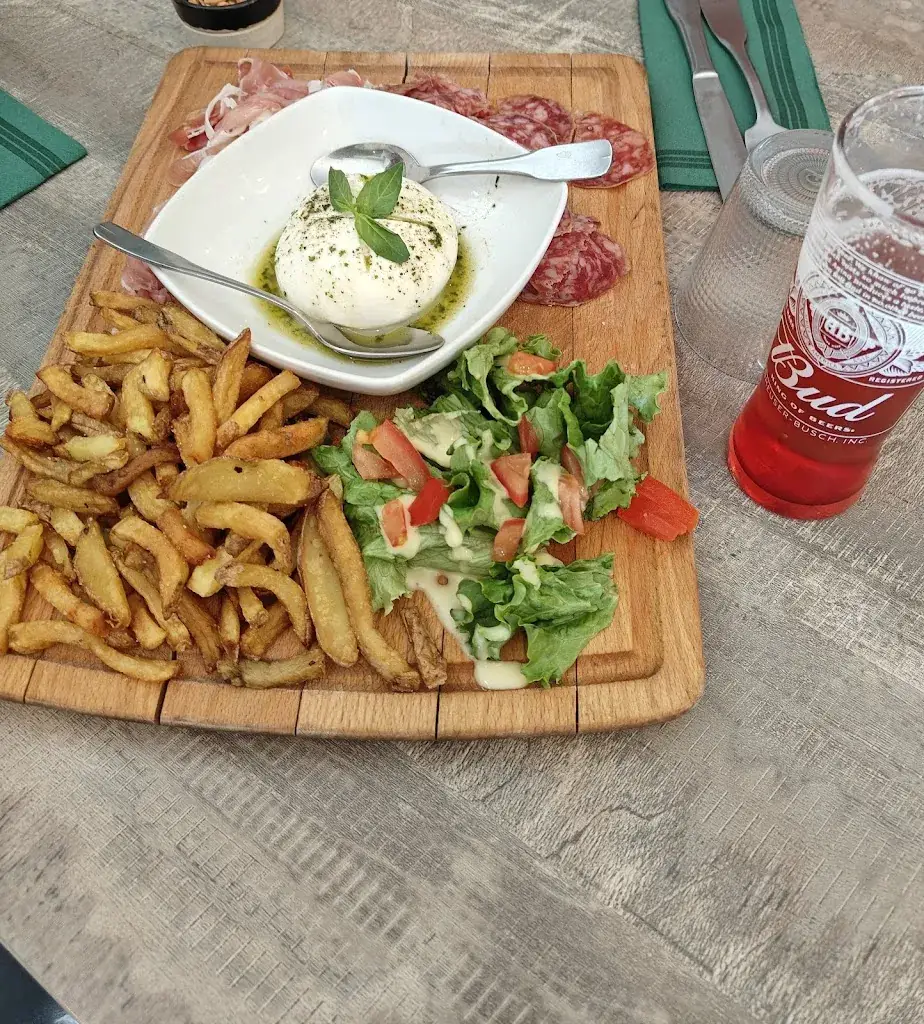 Nora Tramut_La Cabane_Mathes_review