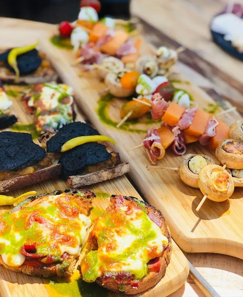 Les Copains d'abord_Mathes_slider_image_2