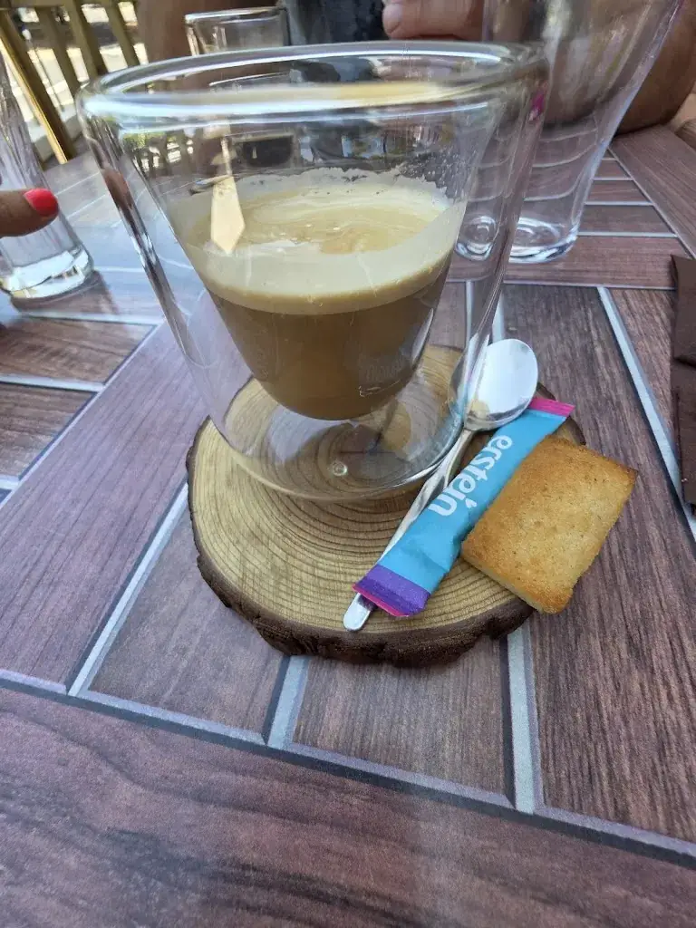 Estelle Legrand_Chez le P'tit Nicolas_Mathes_review