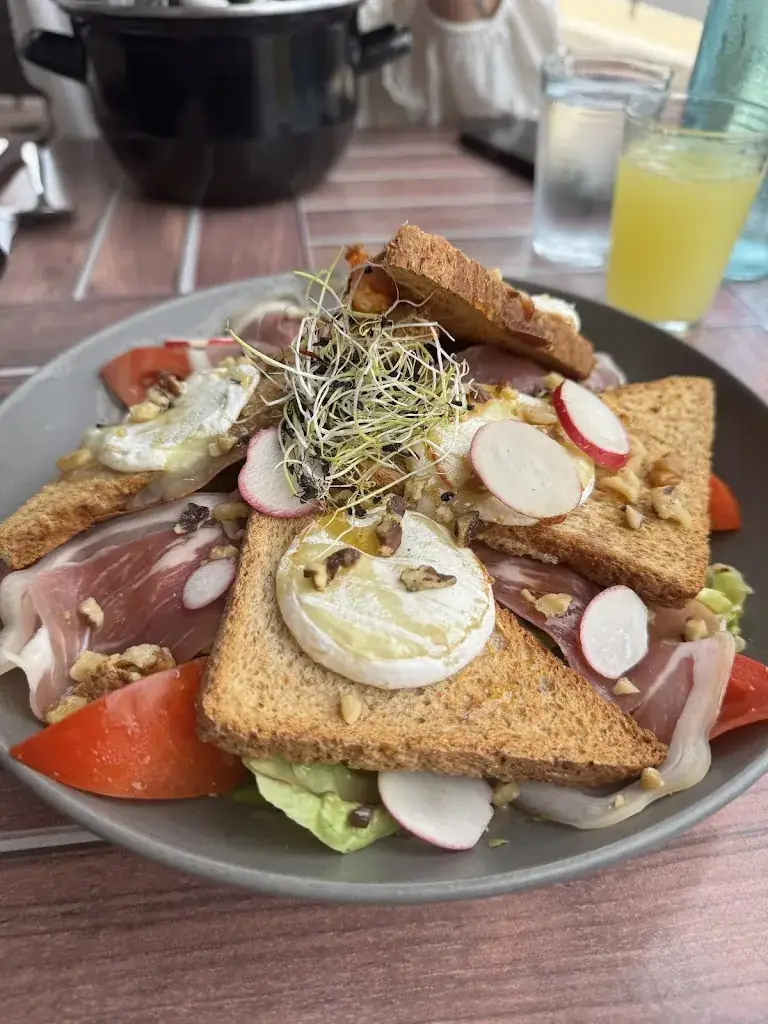 Mandy Rce_Chez le P'tit Nicolas_Mathes_review