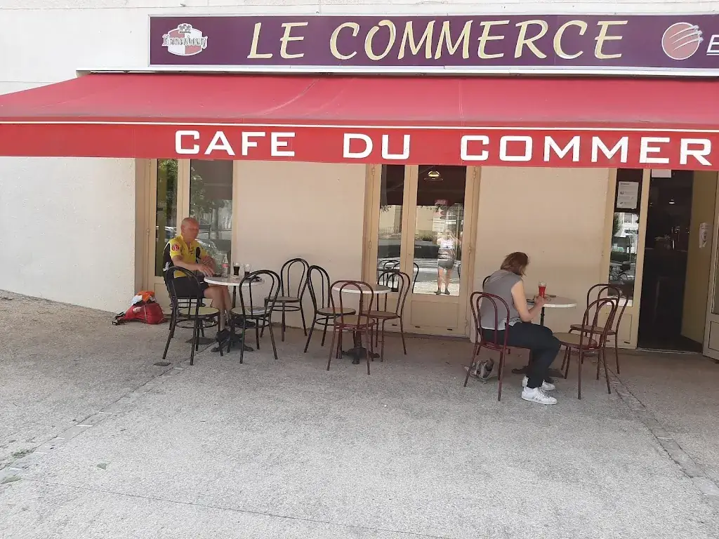 Café du Commerce restaurant in Lezay