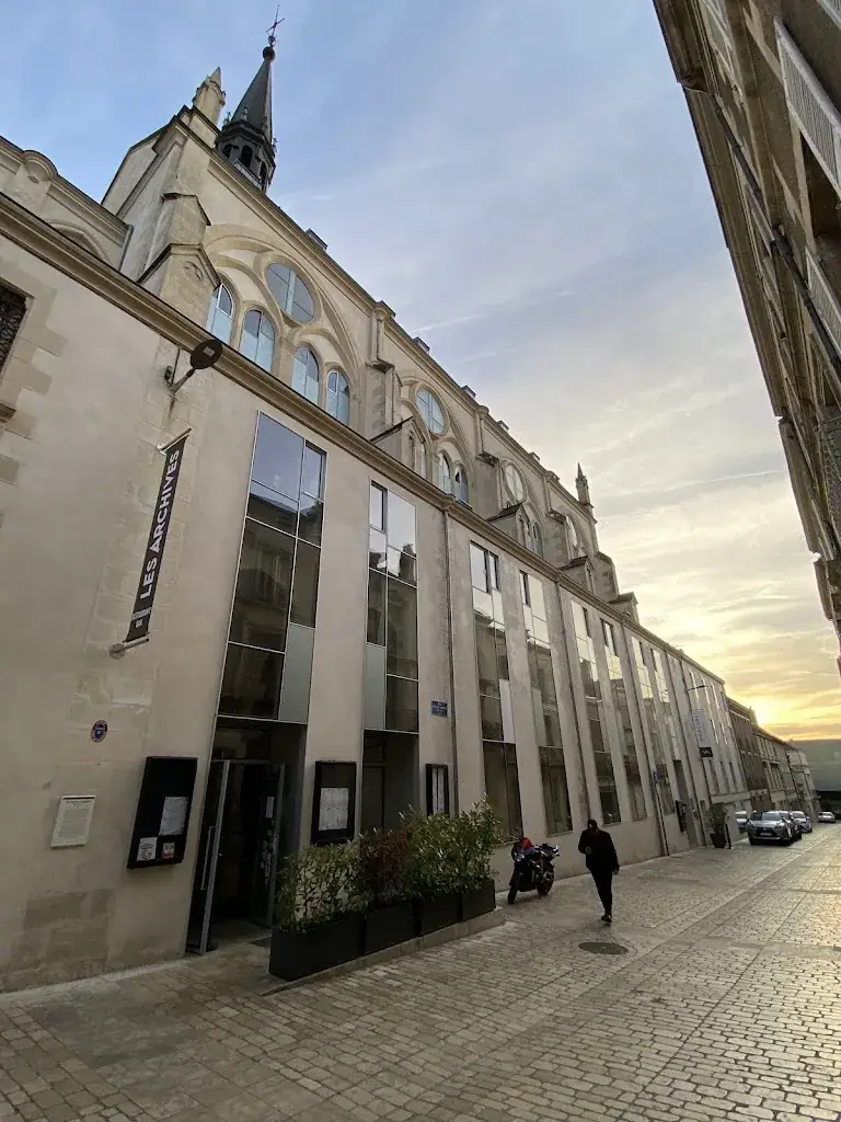 Tijmen de Boer_Les Archives_Poitiers_review