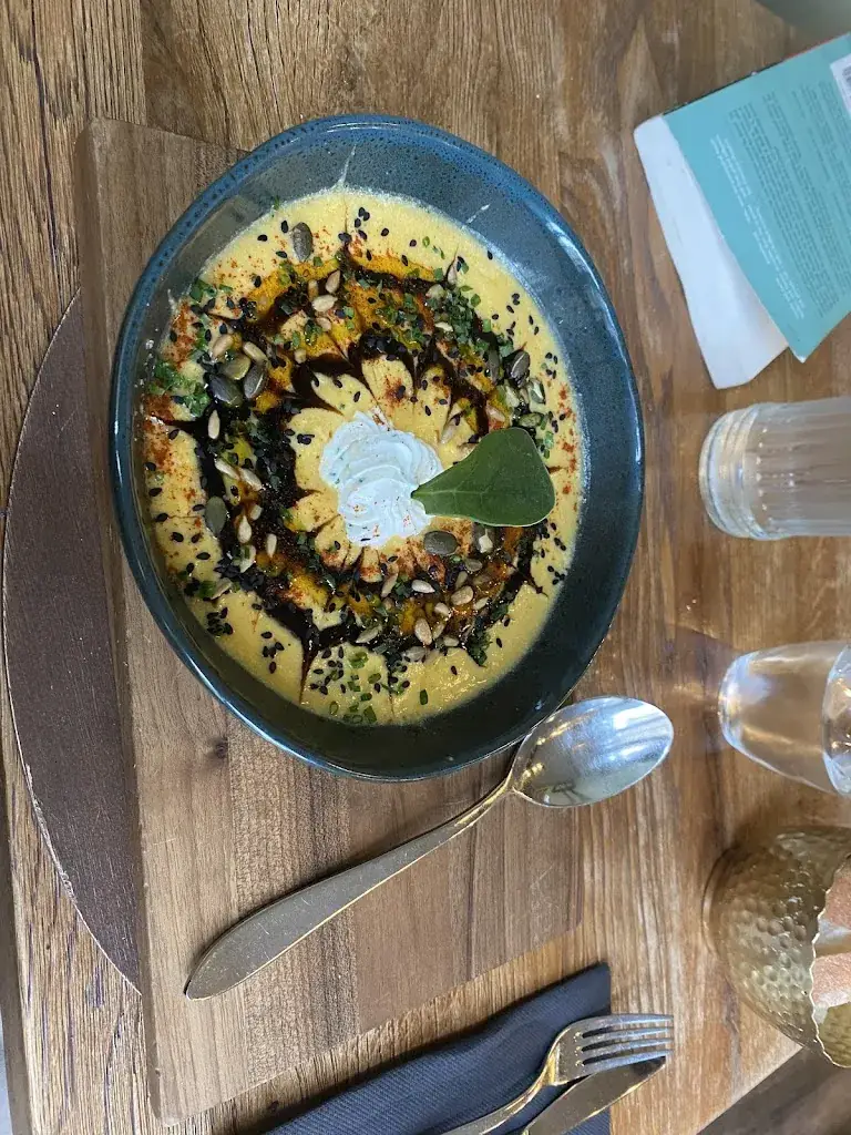 Jack Currie_LE CARRé D'ART_Poitiers_review