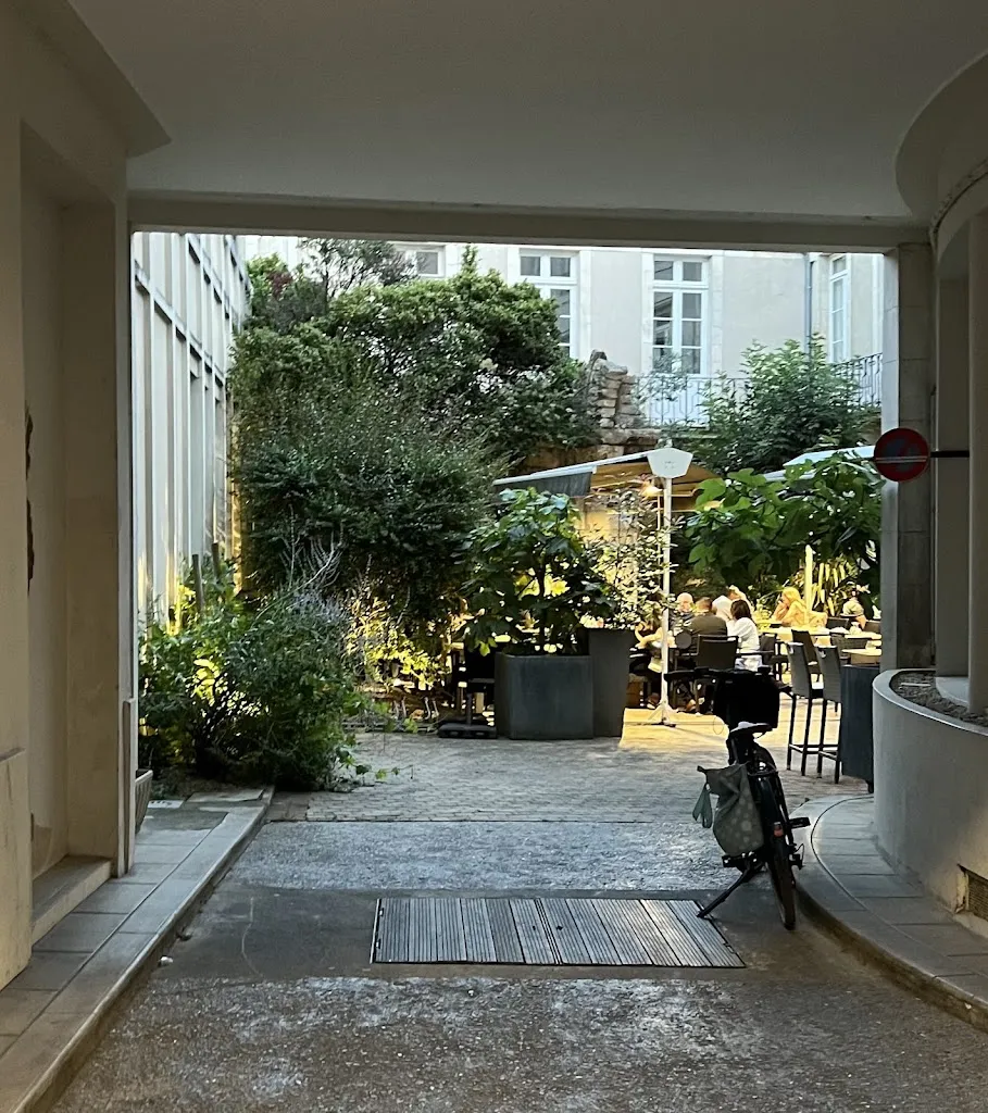 Henri T_Vingelique_Poitiers_review