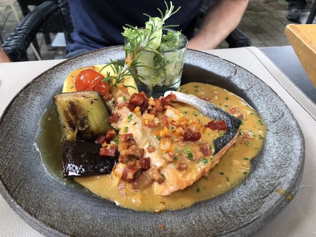 Supavadee Jingjitra_Vingelique_Poitiers_review