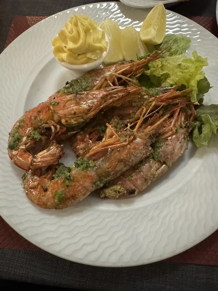 L L_Chez Linda_Lescar_review