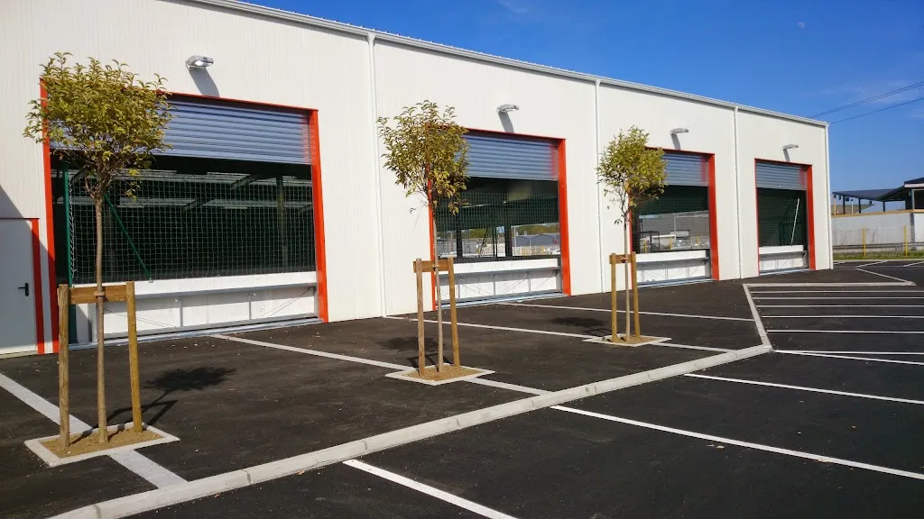 Indoor 64 Sports Complex & Brewery restaurant in Lescar