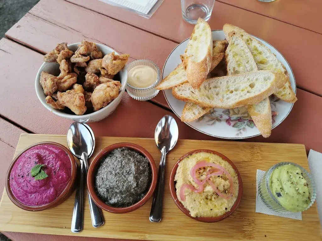 Little Garden_Lit-et-Mixe_slider_image_2