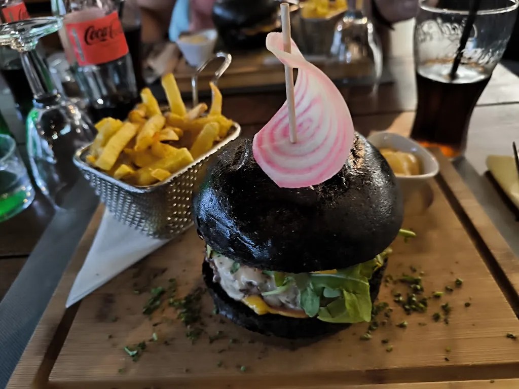 L' ART H bar licence 4 et restaurant tradionnel_Lit-et-Mixe_slider_image_3