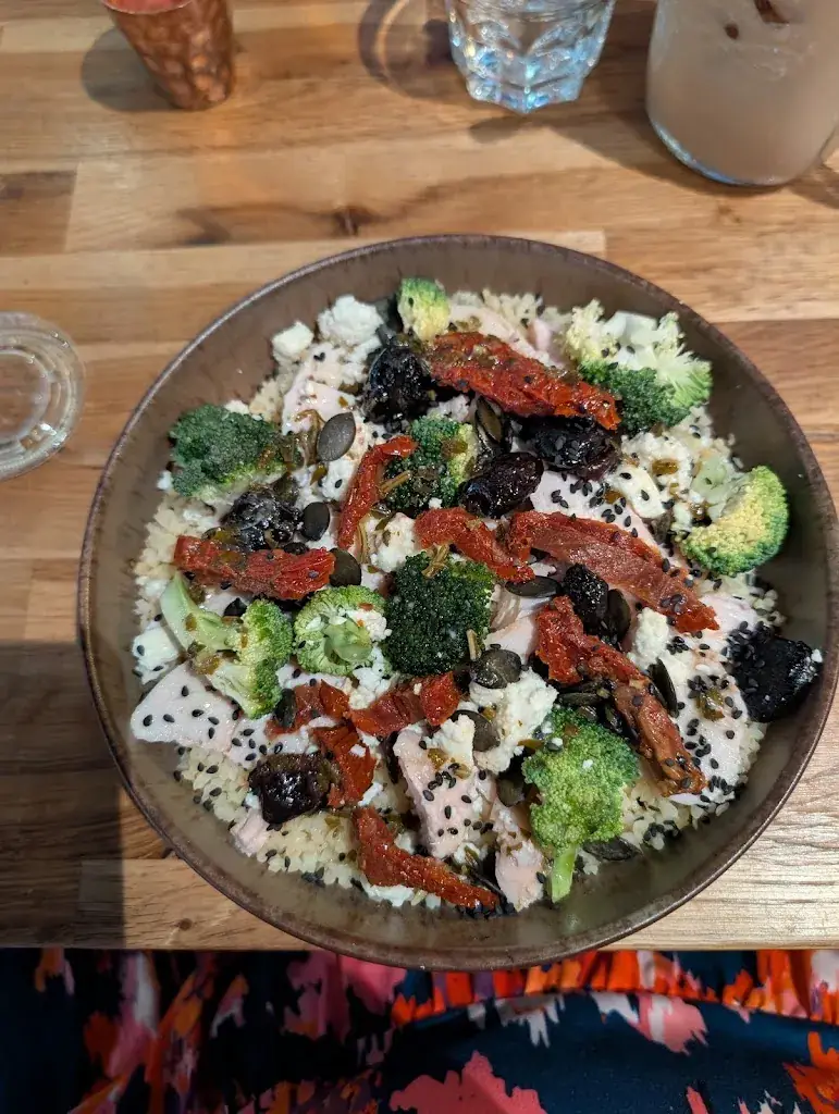 Jess Braithwaite_Pura Vida_Annecy_review