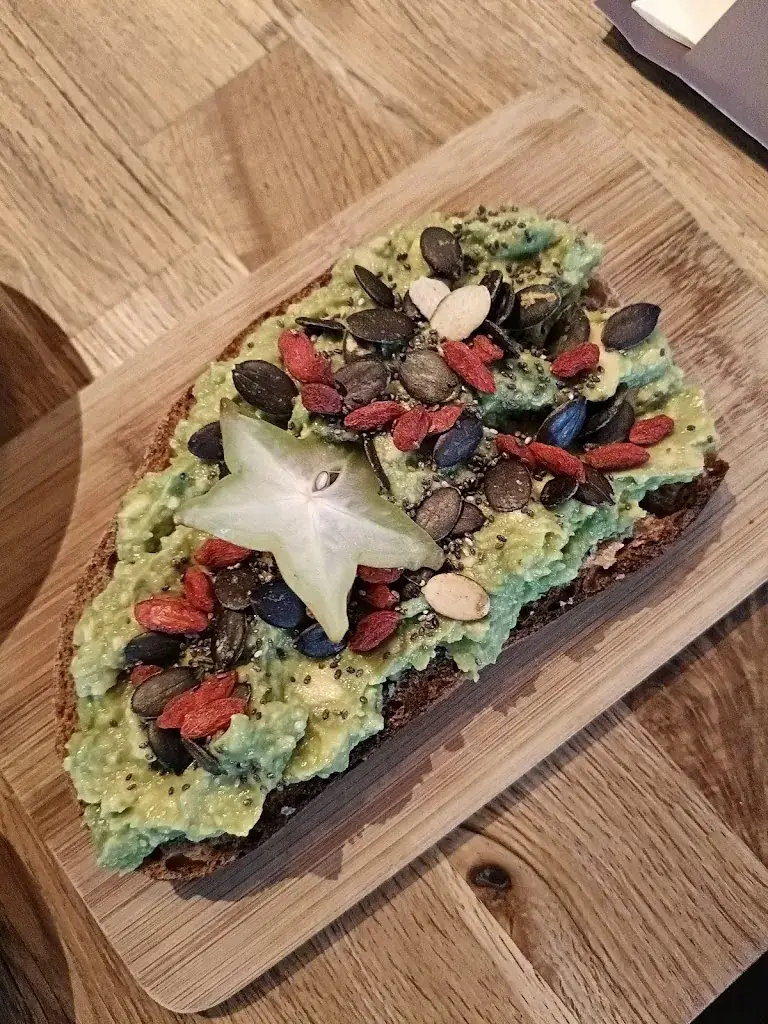 Erly Tunriallu_Pura Vida_Annecy_review