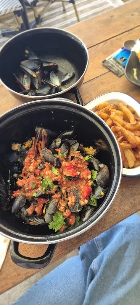 Gaelle Guinle_Le Mojo._Saint-Julien-en-Born_review