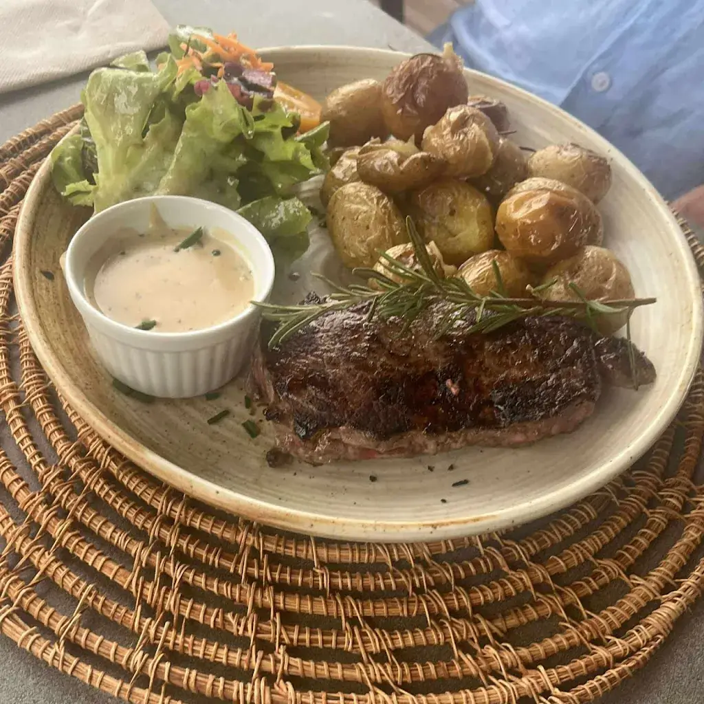 Studio Mariage_Lou Restaurant_Saint-Julien-en-Born_review