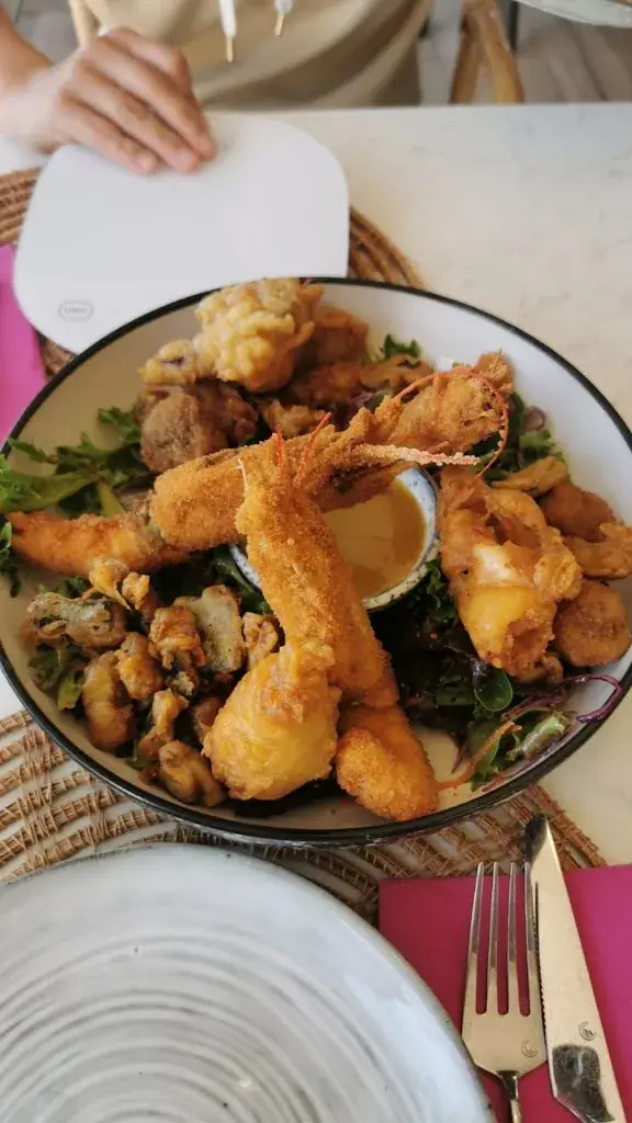 Emi Fgs_Lou Restaurant_Saint-Julien-en-Born_review