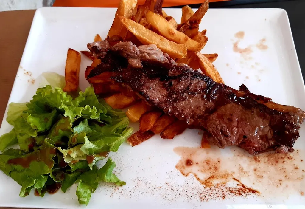 TLCJ PIGASSE_Bar Restaurant Les Chenes_Saint-Julien-en-Born_review