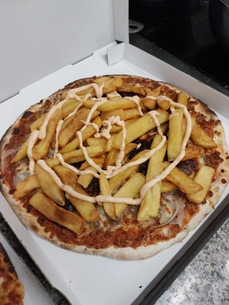 Pizz And Burger_Lit-et-Mixe_slider_image_3