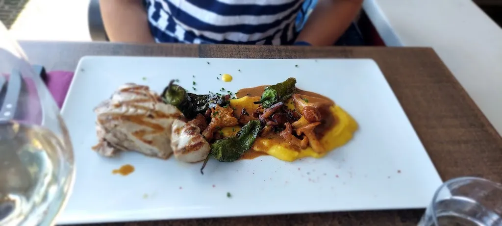 Guillaume Drieux_Bar La Pibale_Saint-Julien-en-Born_review