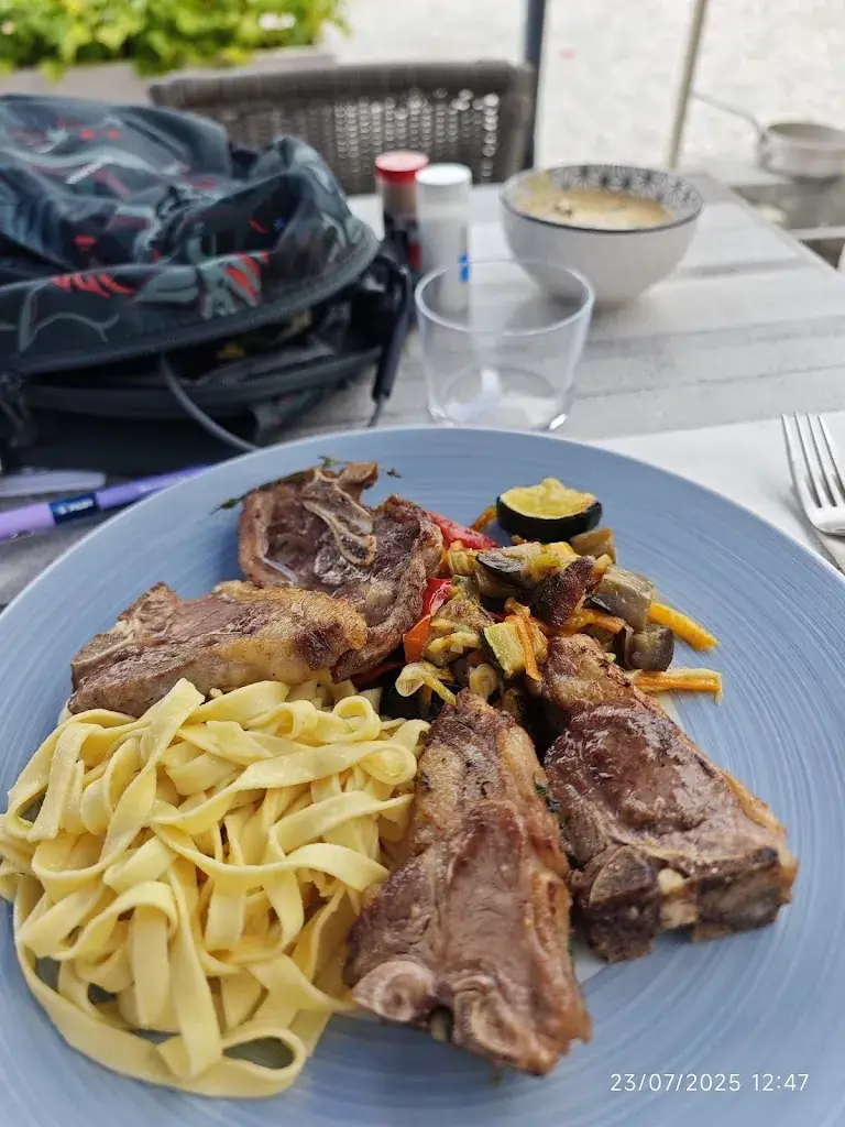 So Lac_La Canotte Hôtel Bar Restaurant_Saint-Julien-en-Born_review