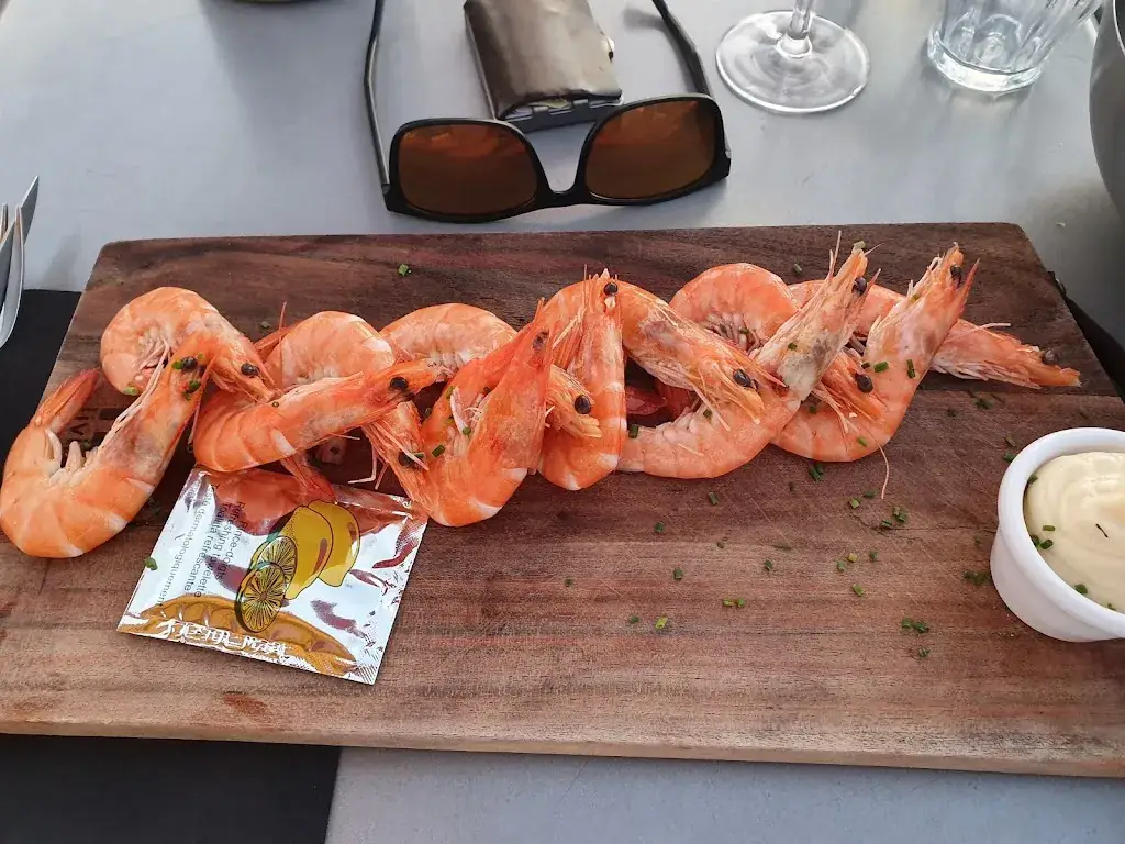 Geoff Weeks_The Surf House_Saint-Julien-en-Born_review