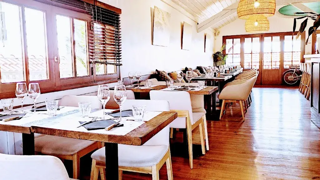 The Surf House ristorante a Saint-Julien-en-Born