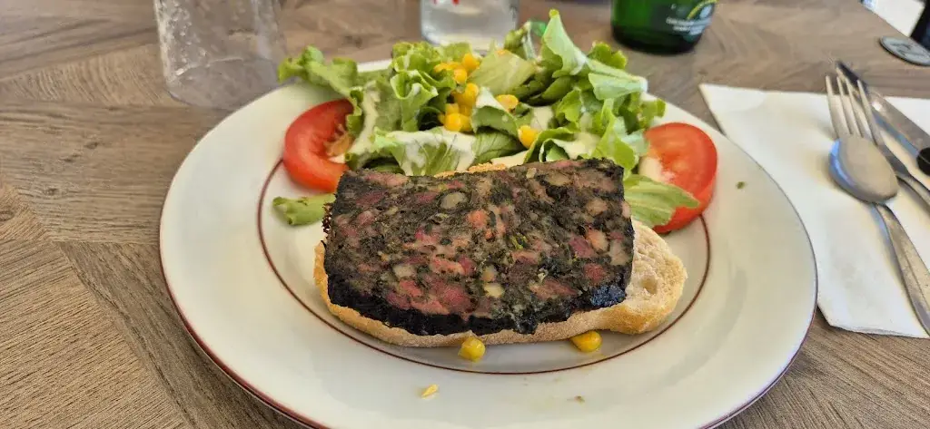 Guigui_La Petite Auberge - Restaurant- Bar - Hôtel_Yssingeaux_review