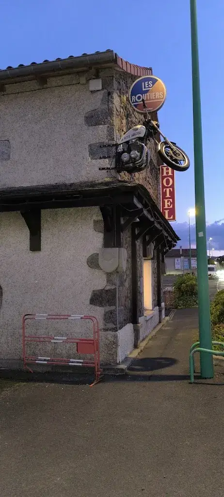 landry pledel_La Petite Auberge - Restaurant- Bar - Hôtel_Yssingeaux_review