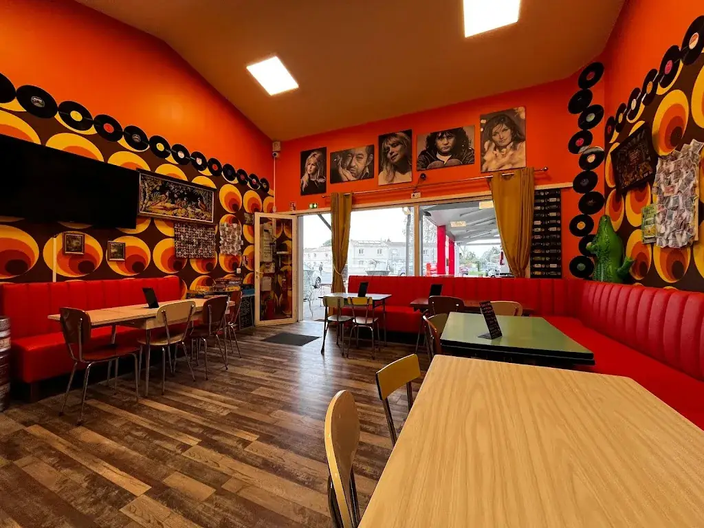 VINTAGE CAFÉ restaurant in Ludon-Médoc