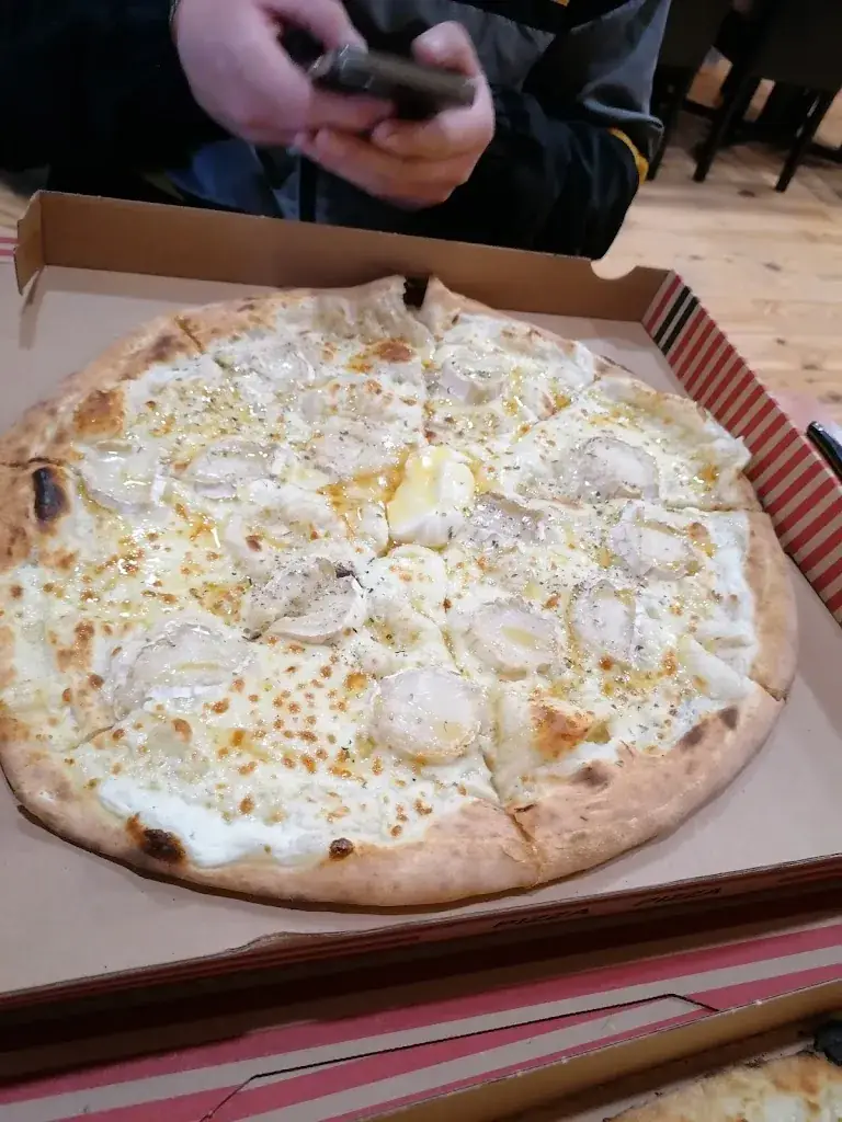 Karine Brard_Milano Pizza_Loudun_review