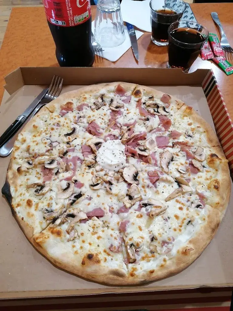 Milano Pizza_Loudun_slider_image_3