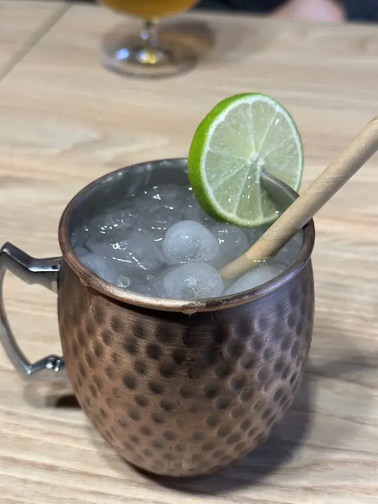 Katrina Mariano_Le Bar'Thou_Oloron-Sainte-Marie_recensione