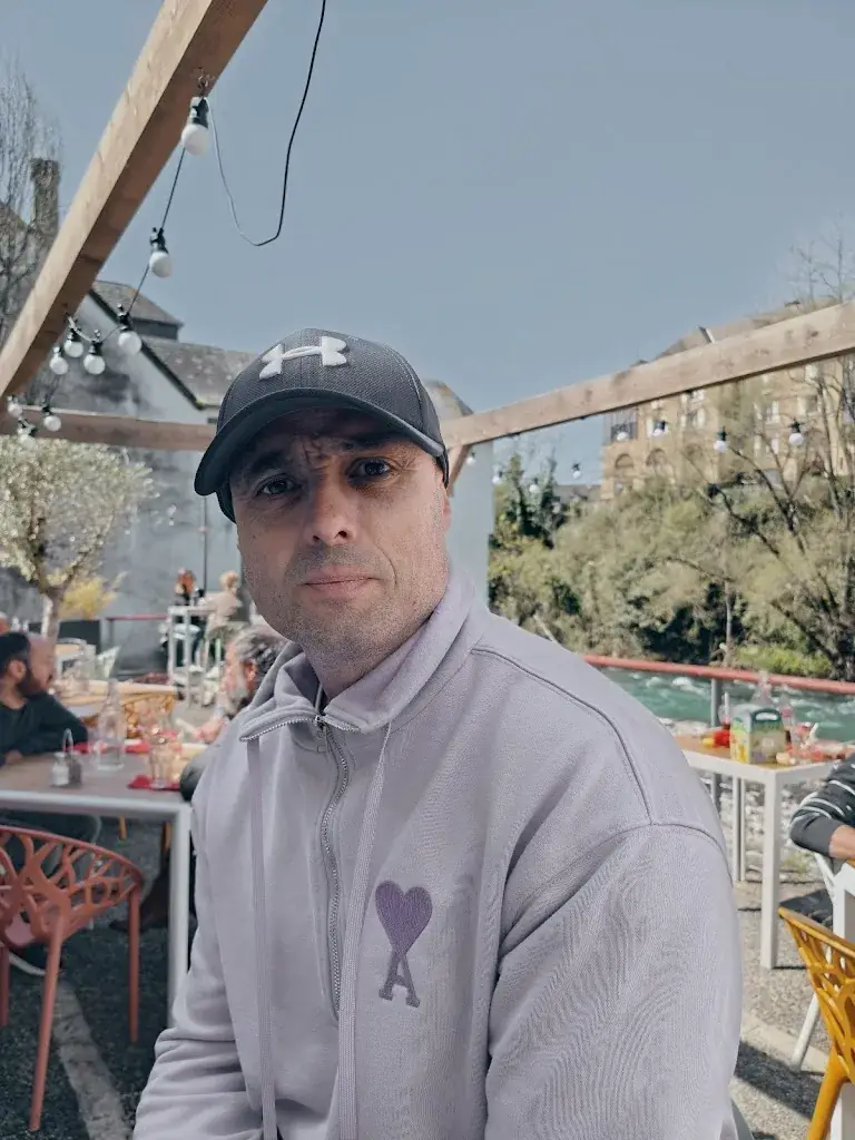 Antonio Serrano Vicente_Le Bar'Thou_Oloron-Sainte-Marie_recensione