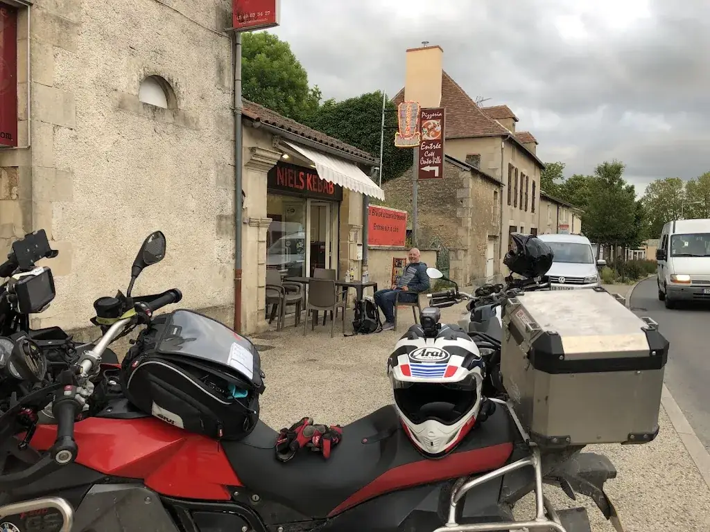 Michael kemp_Le Temps des Cerises_Lussac-les-Châteaux_review