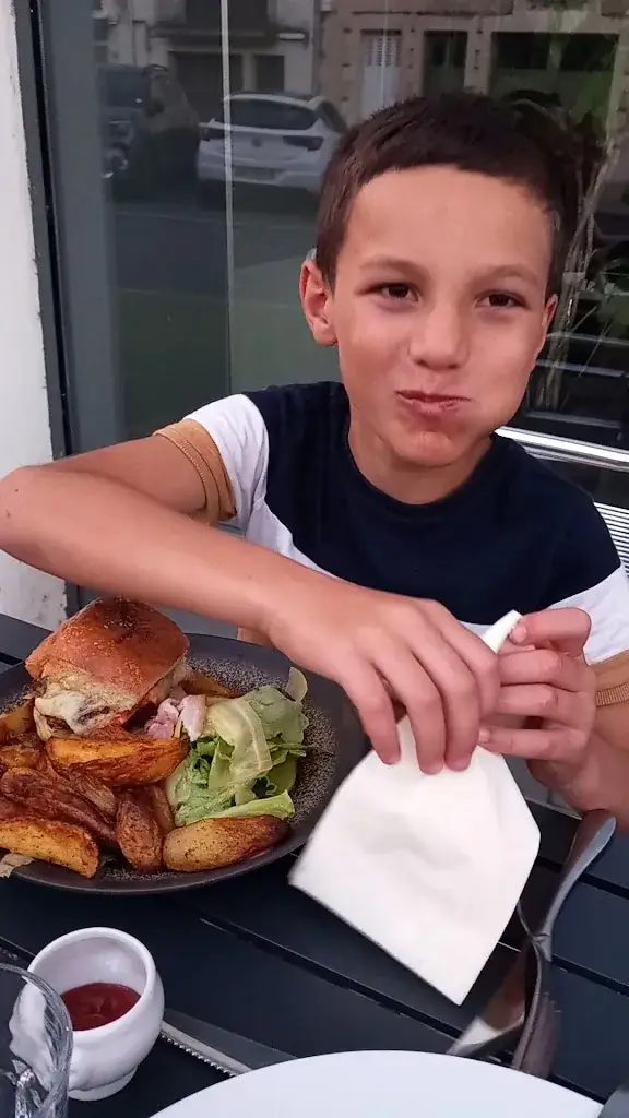 Le Temps des Cerises_Lussac-les-Châteaux_slider_image_2