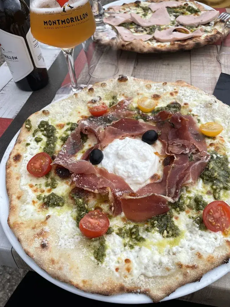 La braise_Lussac-les-Châteaux_slider_image_3