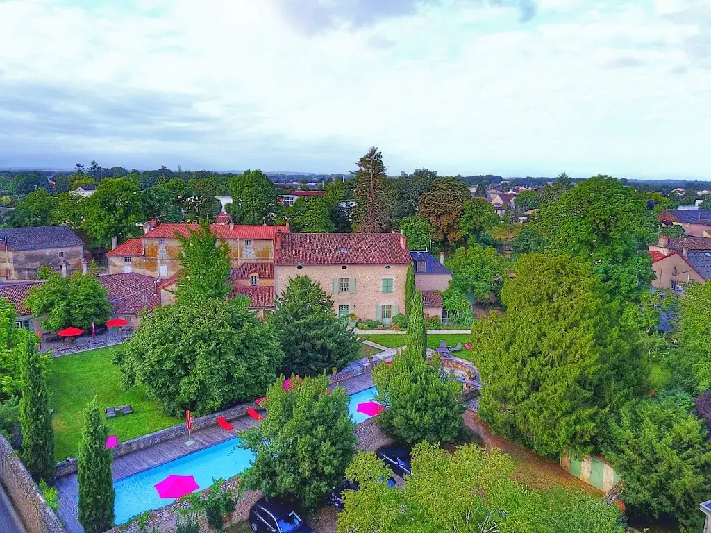 Hôtel Les Orangeries ristorante a Lussac-les-Châteaux