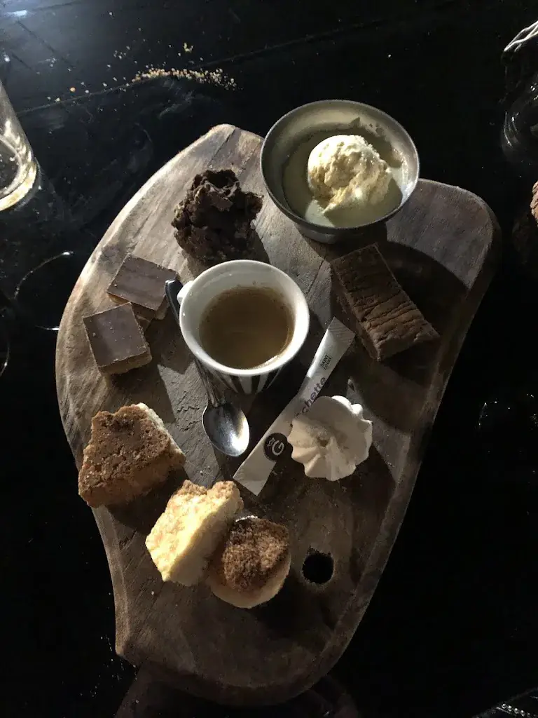 Angélique Provoost_La Cascade_Civaux_review