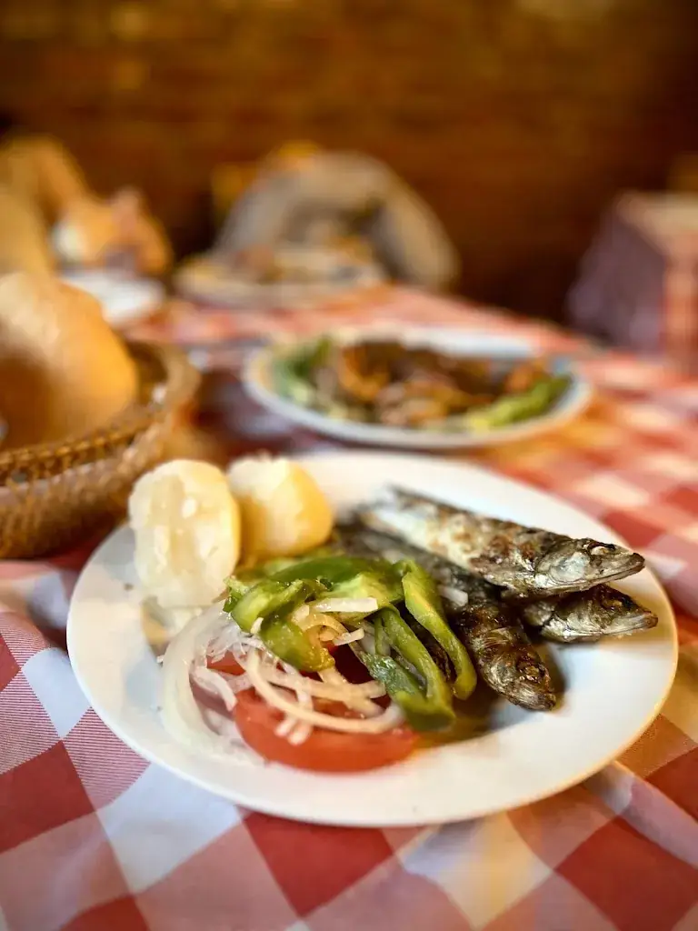 Resiana Rawinda_Fernando's Restaurant_Macao黑沙海灘9號號地下_review