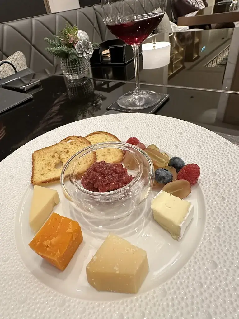 Andrew OT Hui_The Manor_Macao_review