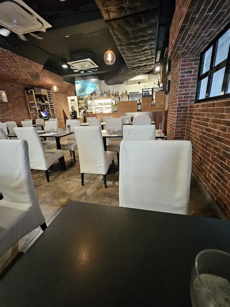 Suwon Lee_Mariazinha_2_review