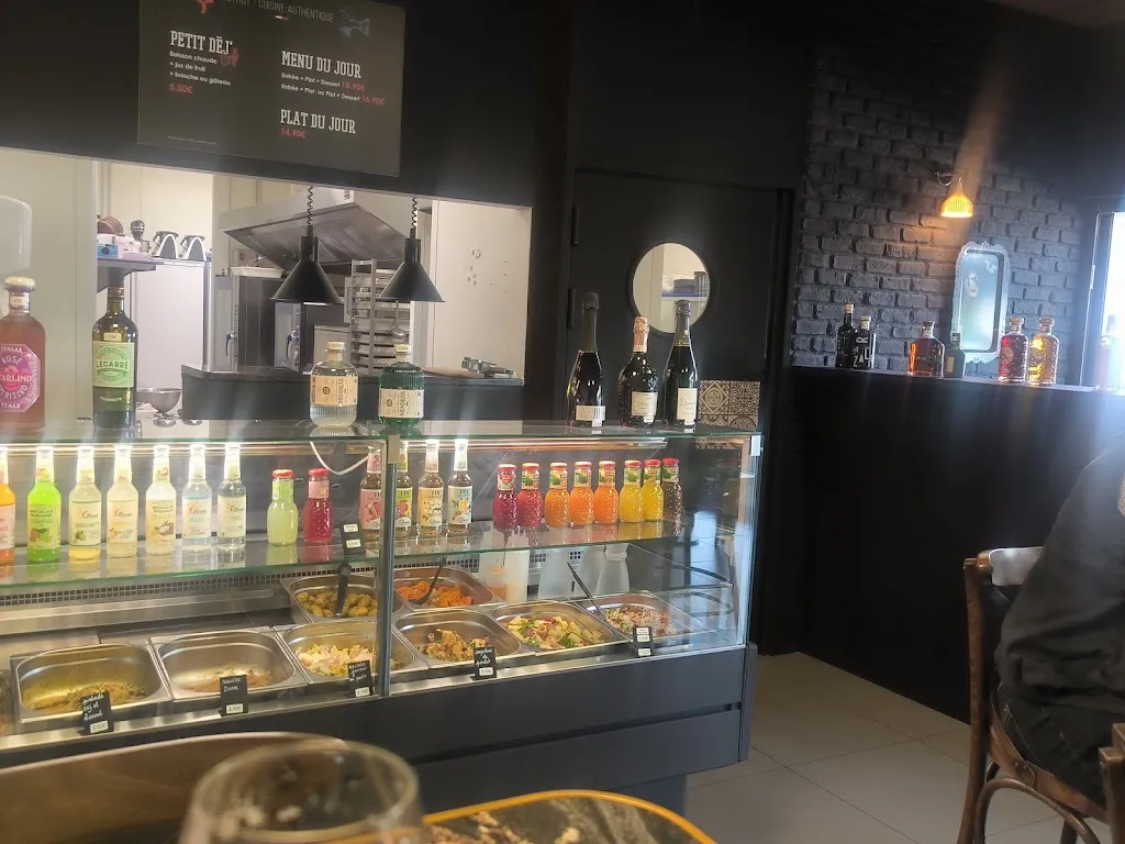 Romuald HEUCHIN_Le Boeuf café_Magné_review