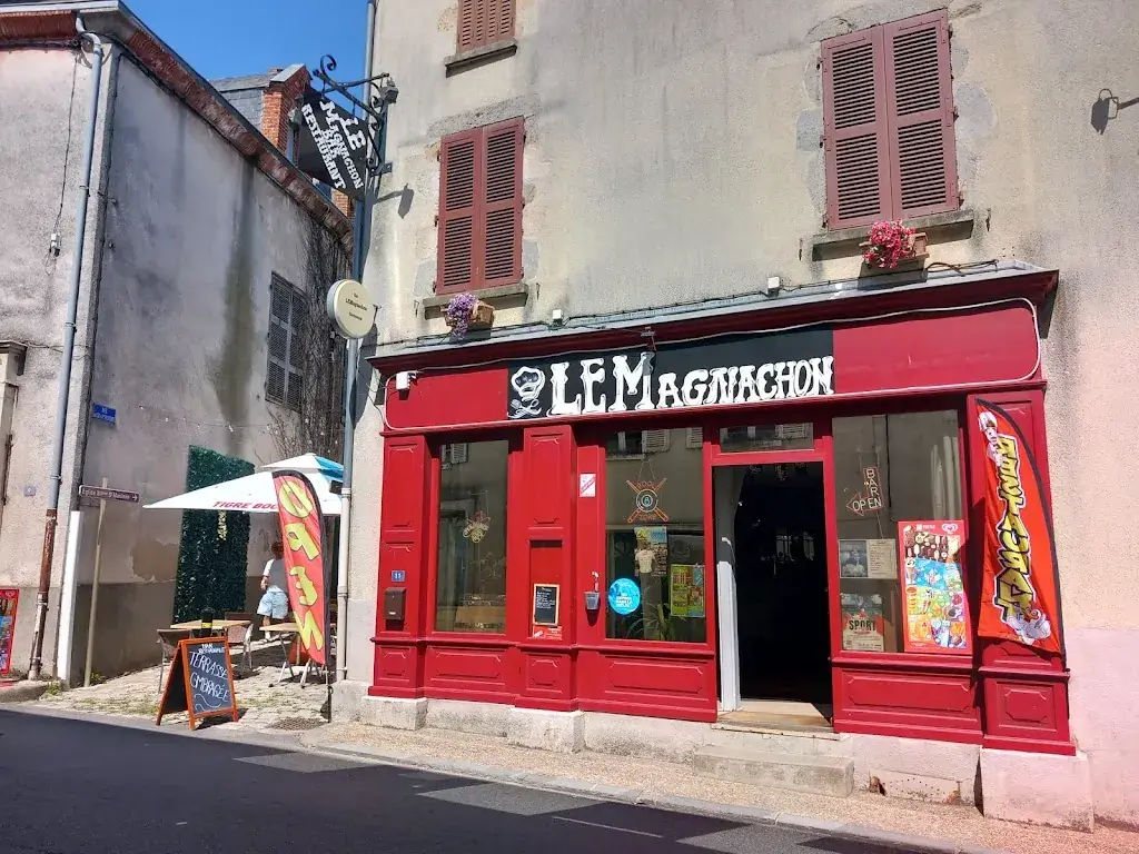 Wiebke Müller_LEMagnachon_Magnac-Laval_review